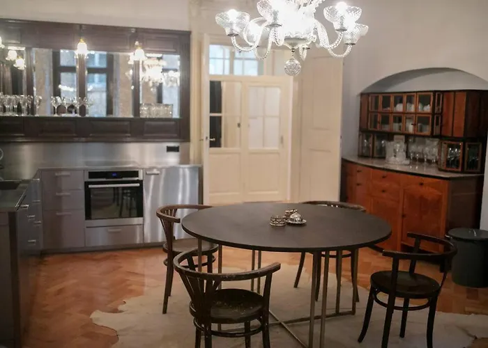 King Charles Apartment